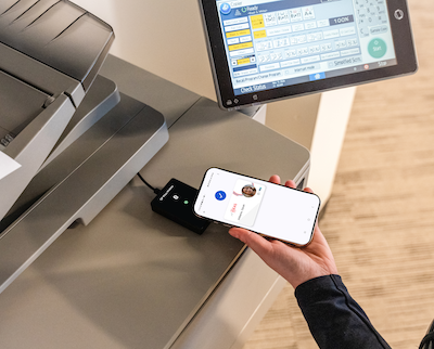 rfIDEAS_SPPlusMobile_LifestyleImage_NFCbug