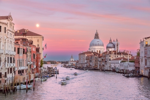 shutterstock_2497073541